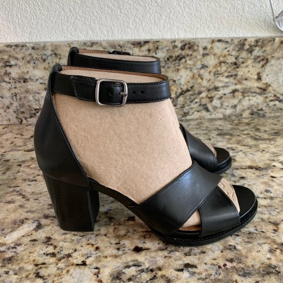 Clarks Shoes - Clarks Briatta Tempo NWT